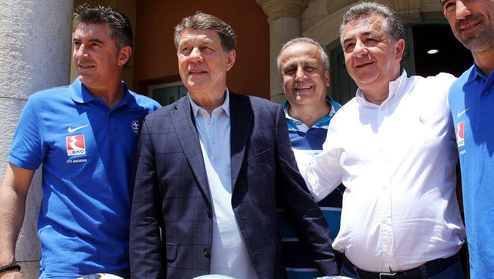 Ο διάλογος Ρεχάγκελ-Ρουβά που “έριξε” την αίθουσα από τα γέλια