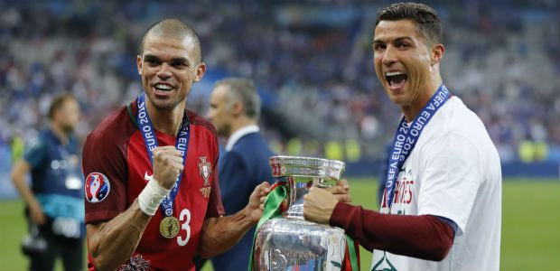 Την… κουμπαριά στο “γάμο” Παρί-Ρονάλντο ο Πέπε