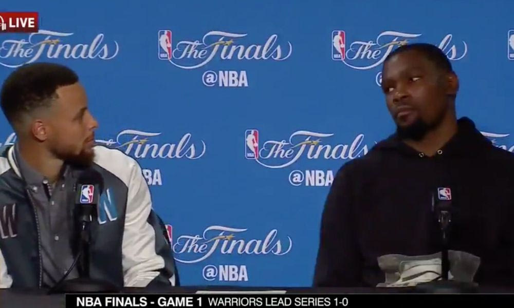 Η ξεκαρδιστική γκριμάτσα του Κάρι στον Ντουράντ για τη Ριάνα