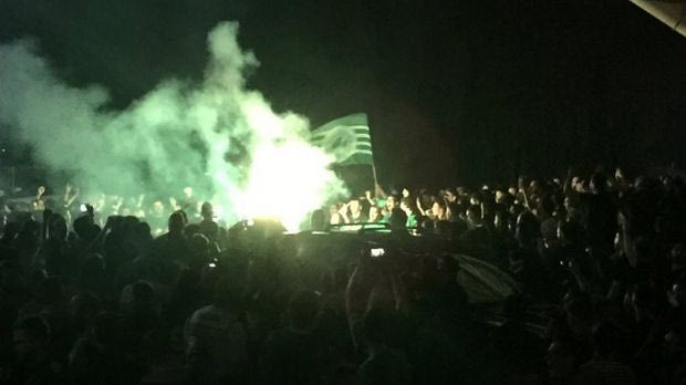 Μεταμεσονύχτιο “προσκύνημα” στο ΟΑΚΑ από χιλιάδες οπαδούς