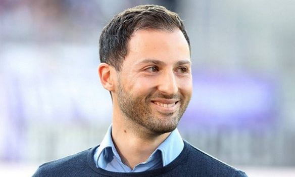 Προπονητής ετών 31 στην Σάλκε