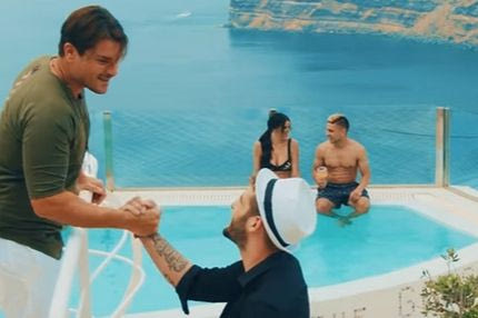 Σε βίντεο κλιπ δίπλα σε… σεξοβόμβα ο Πλατέλλας!