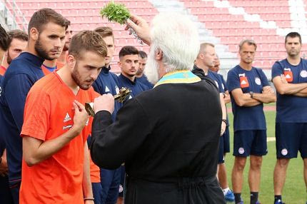 Με παρουσία Μαρινάκη ο αγιασμός του Ολυμπιακού