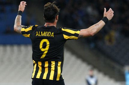 Ο Αλμέιδα έστειλε… μήνυμα στον Σάντος για τον Σιμόες