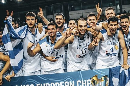 Παντελίδη τραγούδησαν οι Νέοι στο γλέντι του χρυσού