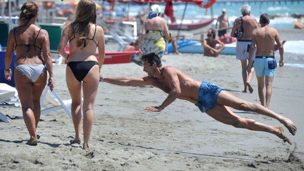 “Θεός” Μπουφόν: κάνει αποκρούσεις και στην παραλία!