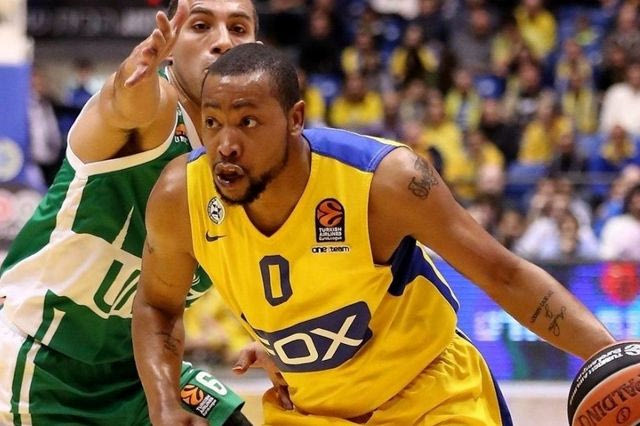 Σκληρή μάχη με την Αρμάνι για τον Γκάουντλοκ