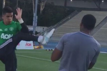 Έπαιξαν… ξύλο στην Μάντσεστερ! (VIDEO)