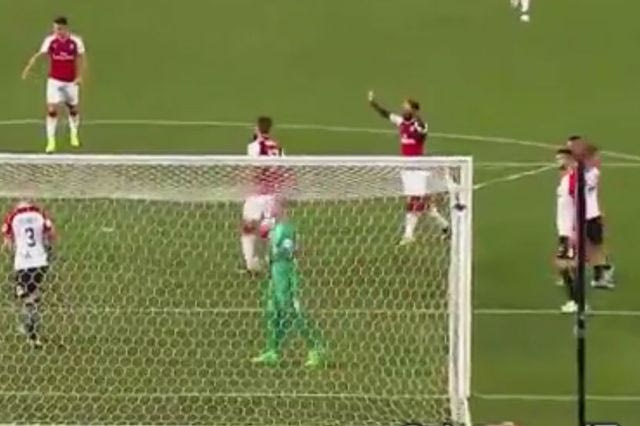 Ο Ζιρού αγνόησε επιδεικτικά τον Λακαζέτ και έβγαλε… κακία