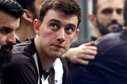 Στο εξωτερικό, αλλά με Έλληνα κόουτς