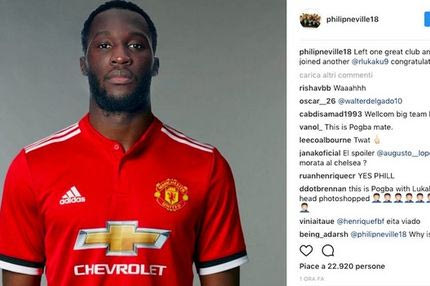 Φόρεσε την κόκκινη φανέλα της Γιουνάιτεντ ο Λουκακού!