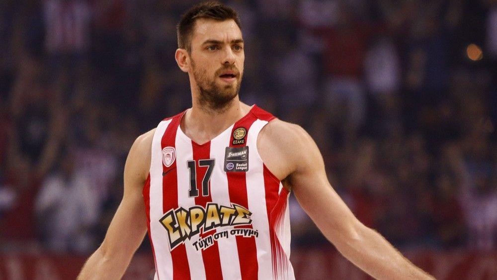 Οι καρδιές στη θέση τους για Μάντζαρη