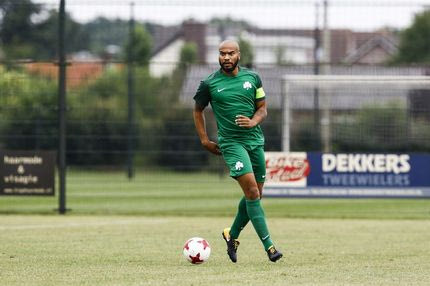 Και Μολέδο και Χουλτ για το περιβραχιόνιο!