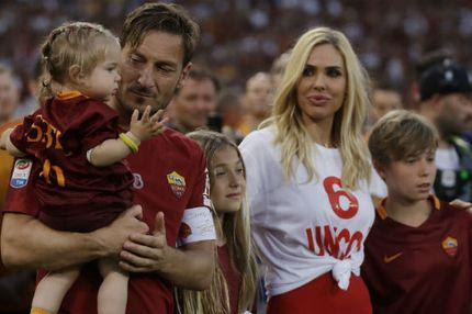 Ήθελαν τον Τότι… σαμουράι, η σύζυγος τον προτιμάει “μονομάχο”