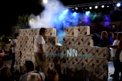 Τρία μέτρα σαμπάνιες για τον “Ρέμο των Φτωχών”