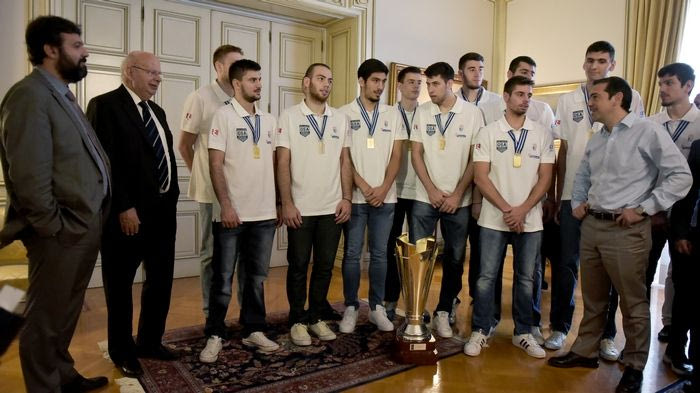 H… ασίστ του Τσίπρα και το εγκώμιο του Βασιλακόπουλου στον Βασιλειάδη