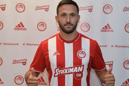 Φόρεσε τα ερυθρόλευκα και ο Βούκοβιτς!