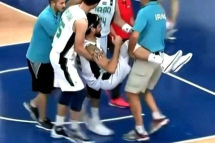 Έσπασε κυριολεκτικά τον αστράγαλο του αντιπάλου με σταυρωτή ντρίμπλα!