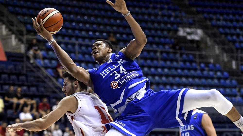 Το απελπισμένο μήνυμα Έλληνα στον Αντετοκούνμπο