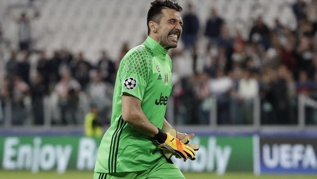 Ξέσπασμα Μπουφόν και σούπερ ατάκα για 55 πέναλτι!