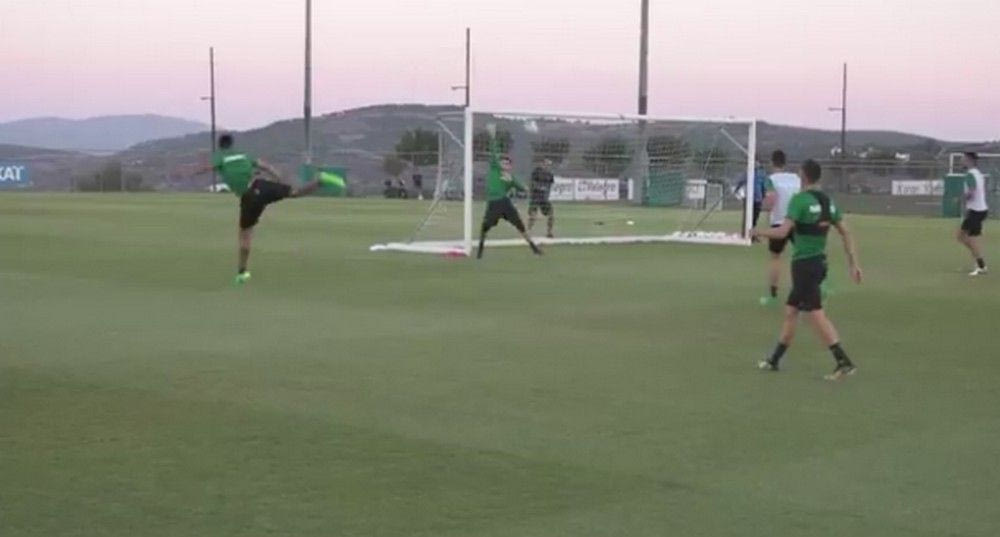 Τράνταξε δοκάρι και δίχτυα ο Τσάβες