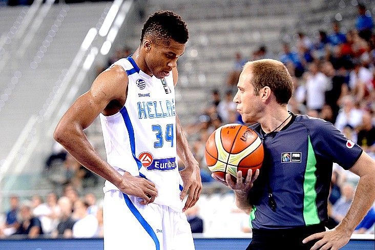 Θέατρο του παραλόγου ή κωμωδία;