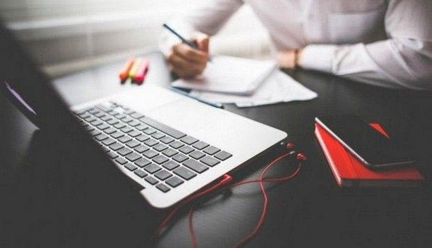 ΕΝΕΔ: Διασφάλιση των δικαιωμάτων των εργαζομένων στο Διαδίκτυο και της βιωσιμότητας των επιχειρήσεων