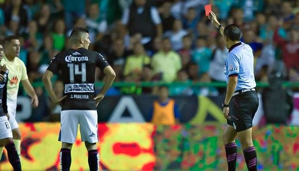 Πιο πολλές κάρτες από γκολ έχει ο Περέιρα Ντίας!