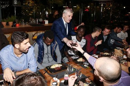 Παρουσία Μελισσανίδη το δείπνο στη Γλυφάδα (PHOTOS)