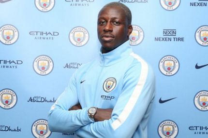 “Φρέσκος” άσος της Σίτι πάρκαρε παράνομα και μπήκε ανάποδα για ένα… κοτοπουλάδικο