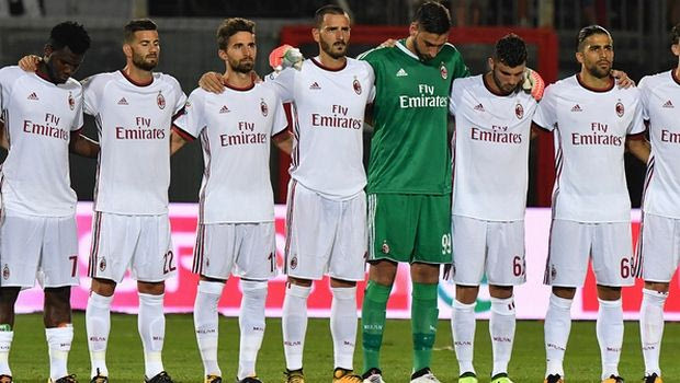 Ο “πεινασμένος” Μπονούτσι απαιτεί κέρασμα από νεαρό συμπαίκτη του!