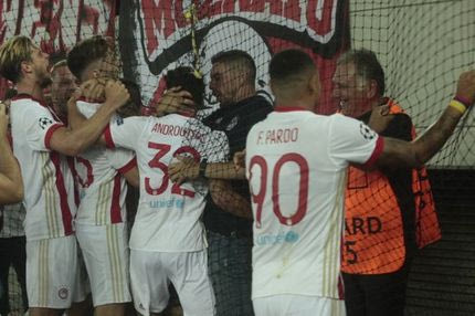 Με την ολοκόκκινη εμφάνιση κόντρα σε Ριέκα ο Ολυμπιακός