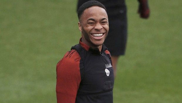 Σούπερ ερωτικό σκάνδαλο για τον… τσιγκούνη Στέρλινγκ!