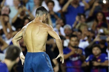 Ο Μαρσέλο “μπρίζωσε” τον Κριστιάνο να δείξει τη φανέλα!