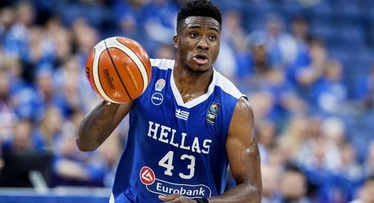 Ο Giannis έκανε… ασανσέρ τον Θανάση