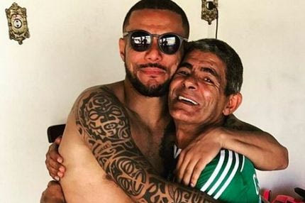 Η συγκινητική φωτογραφία του Κλέιτον με τον πατέρα του