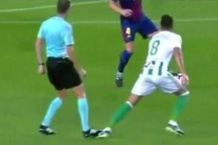 Χαμός με το βίντεο που δείχνει διαιτητή να ανατρέπει παίκτη!