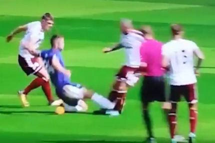 Το εγκληματικό τάκλιν του Κέιχιλ στον Ντεφούρ!