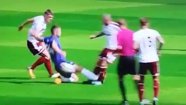 Το εγκληματικό τάκλιν του Κέιχιλ στον Ντεφούρ!