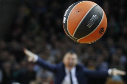 Καταγγελία – καταπέλτης: “Μπήκε μέσα και μας είπε να χάσουμε με 8 πόντους!”