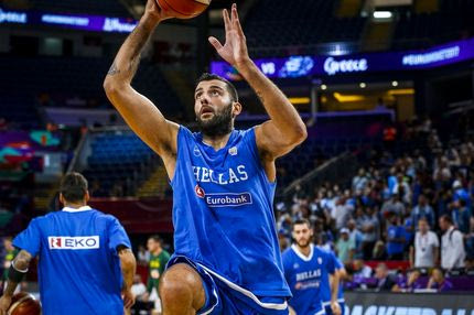 Κάρι τρέμε! Τα βάζει και ο Μπουρούσης από το κέντρο!