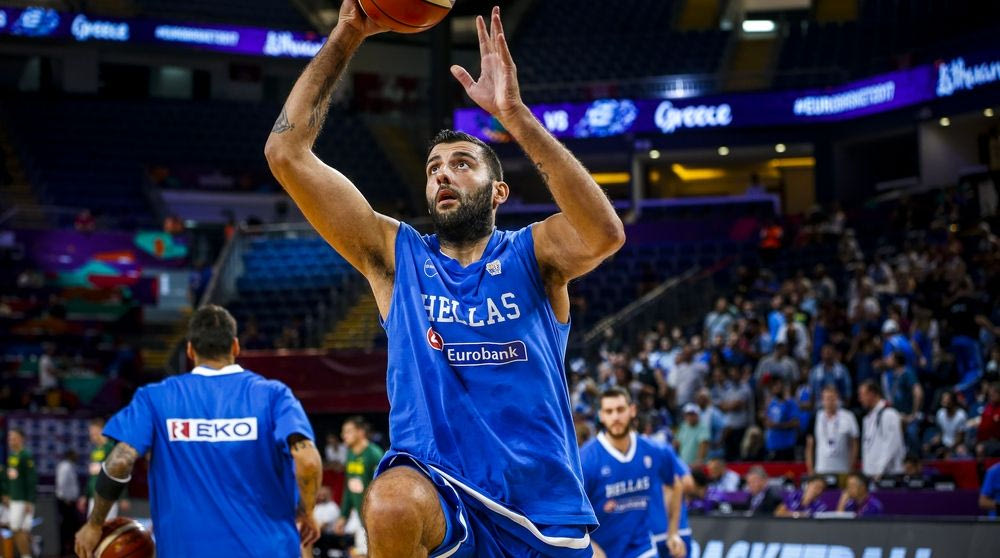 Κάρι τρέμε! Τα βάζει και ο Μπουρούσης από το κέντρο!