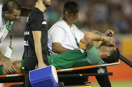 Ξέσπασε σε κλάματα ο Λουτσιάνο, φόβοι για ρήξη χιαστών