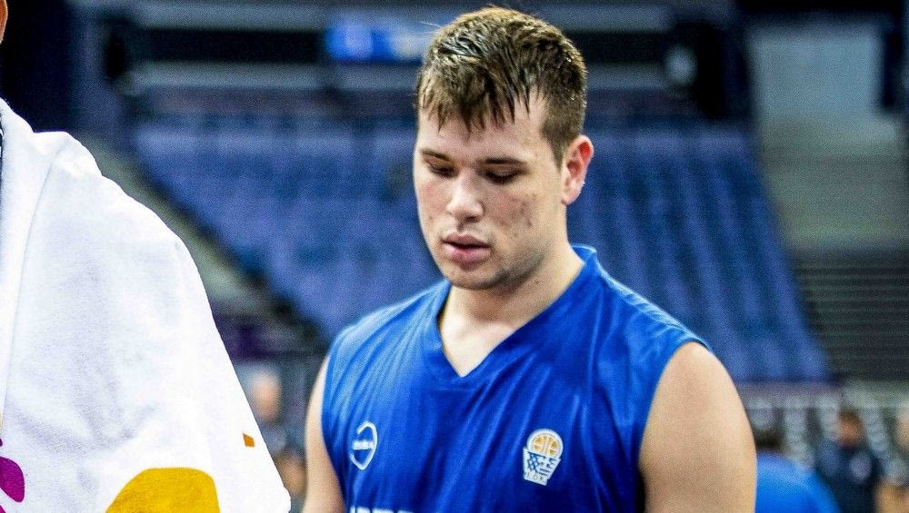 Σπόντα Αγραβάνη για Μίσσα με φόντο τον Ολυμπιακό