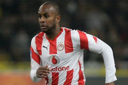 Πρώην “ερυθρόλευκος” ποζάρει δίπλα σε… 180.000.000 ευρώ!