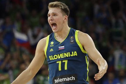 Η αγκαλιά της μάνας: το μεγαλύτερο παράσημο του πιτσιρικά Ντόντσιτς