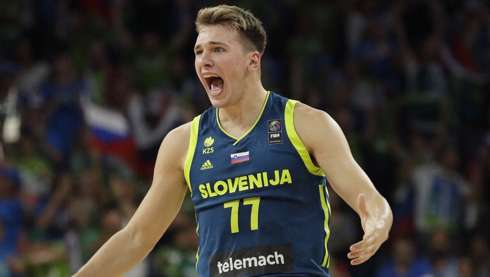 Η αγκαλιά της μάνας: το μεγαλύτερο παράσημο του πιτσιρικά Ντόντσιτς