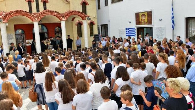 Δωρεά από Μαρινάκη στο Λύκειο της Μητρόπολης Πειραιά