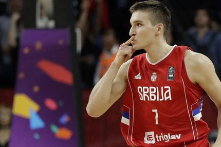 Η ελληνική σημαία στη γιορτή της Σερβίας