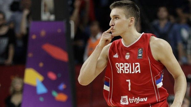 Η ελληνική σημαία στη γιορτή της Σερβίας